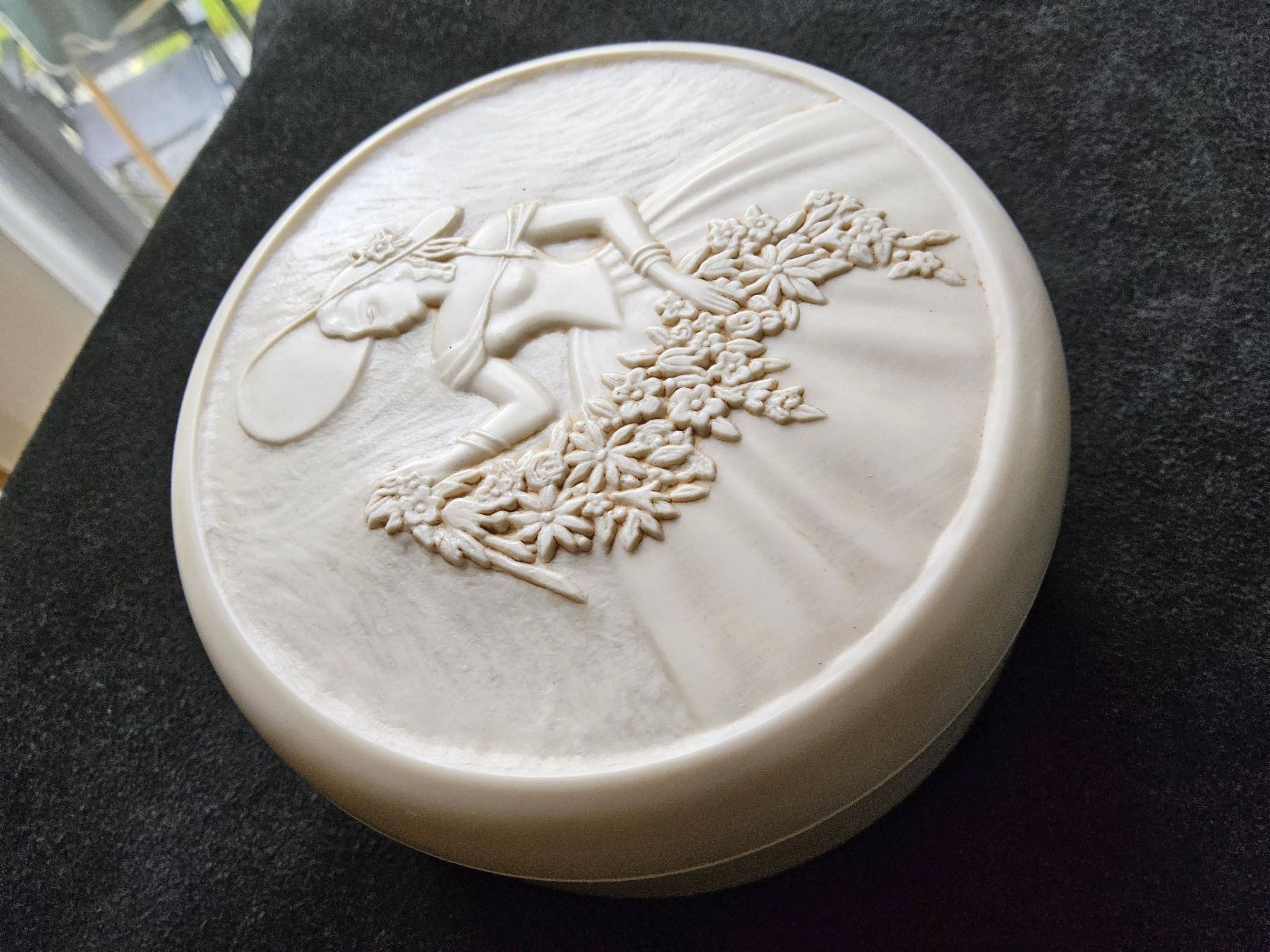 Sonstige Dekorationen & Accessoires: Alte BAKELIT Dose mit romantischem Motiv ca 1920-30 – Gebraucht aus Zürich von sanwit 7
