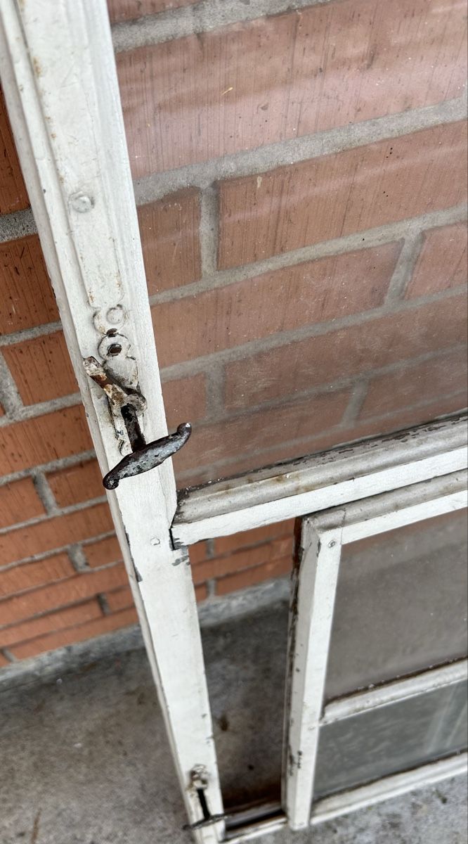 Finestre: Altes sprossen Fenster mit schipfenster. – Usato da Gwatt (Thun) venduto da ate_6ng8 2