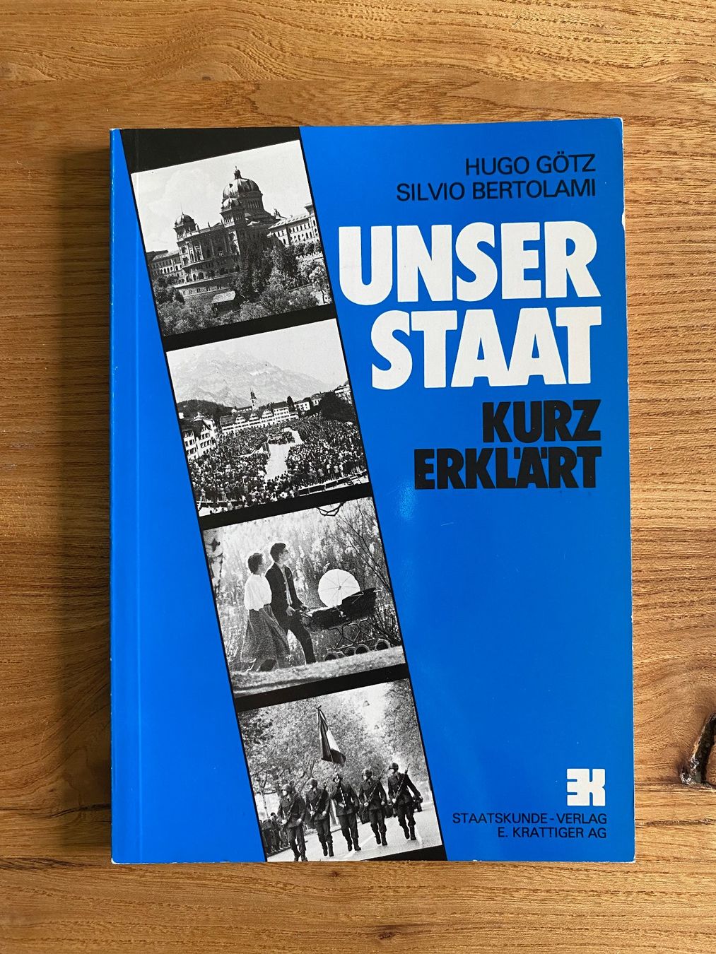Libri: Buch Unser Staat kurz erklärt – Usato da Kastanienbaum venduto da Niara2