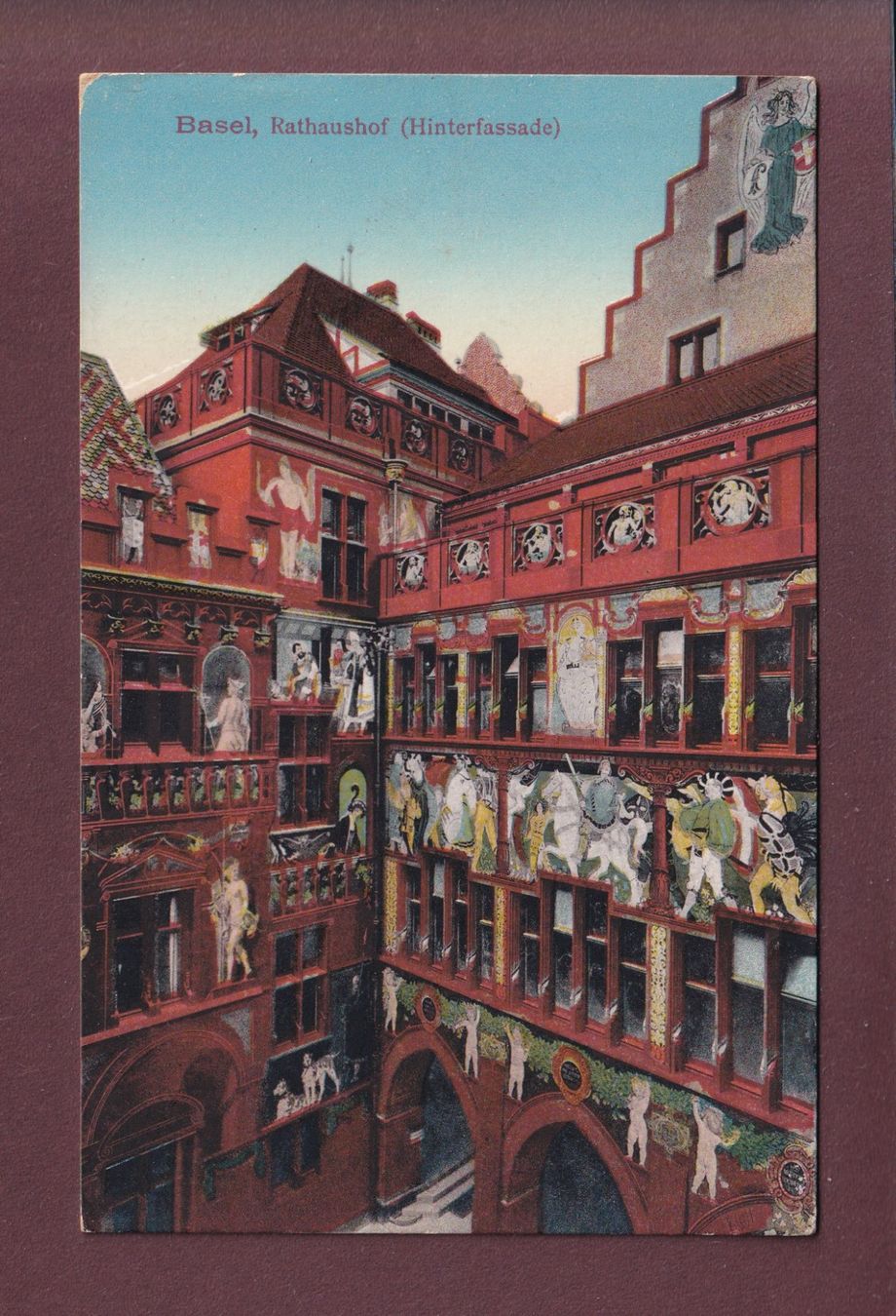 Cartoline postali: BASEL - Rathaushof - Hinterfassade – Usato da Pully venduto da nicecards