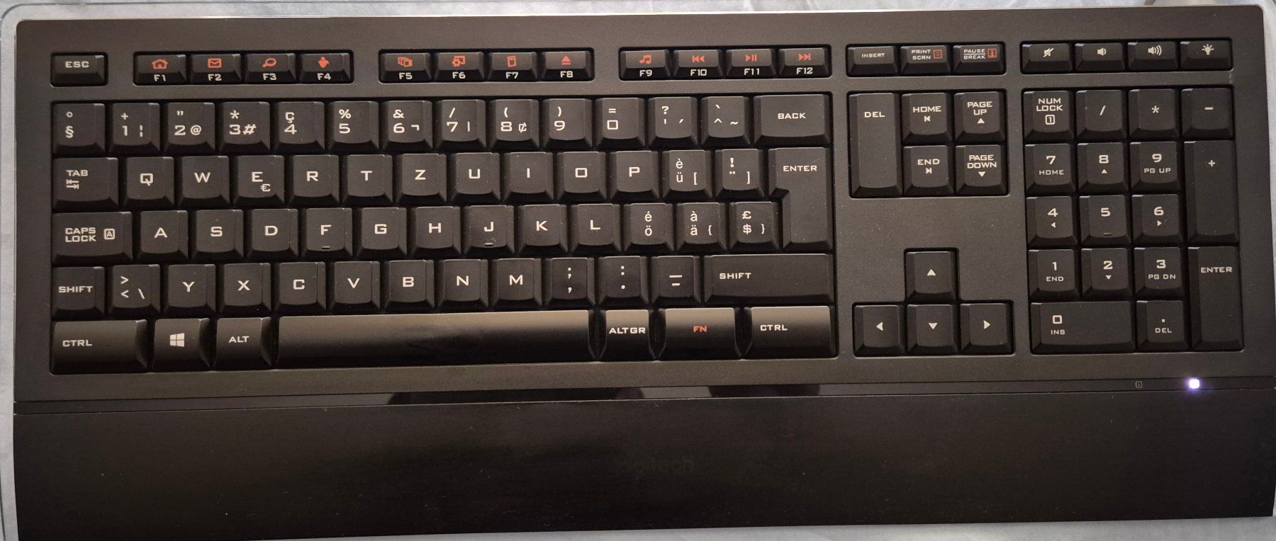 Logitech Tastaturen: Clavier rétroéclairé Logitech K740 - Disposition CH – Gebraucht aus Petit-Lancy von millo5928 1