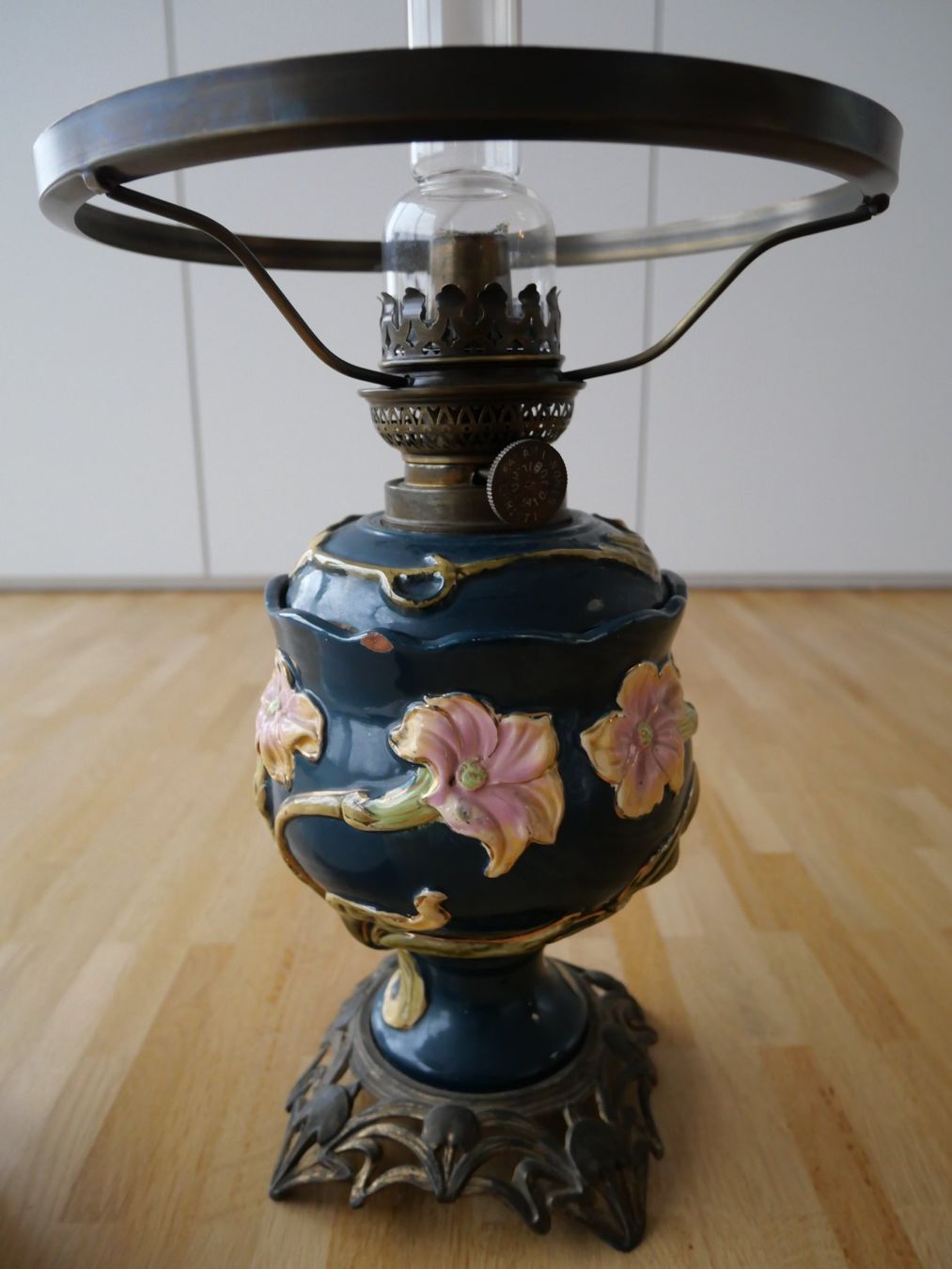 Lampade: Jugendstil Petroleumlampe mit Blumendekor – Usato da Küsnacht ZH venduto da suzn 1