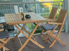 Contini Holztisch und 4 Klappstühle Eucalyptus
