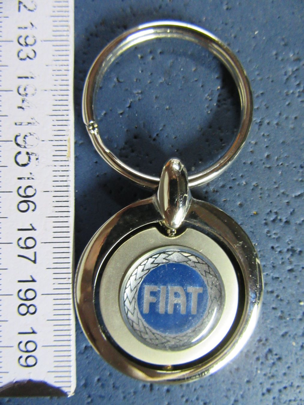 Fiat Schlüsselanhänger & - bänder: FIAT AUTO LOGO SCHLÜSSELANHÄNGER "TRÜLLI" CHROMIC – Gebraucht aus Ettingen von Hausi4711