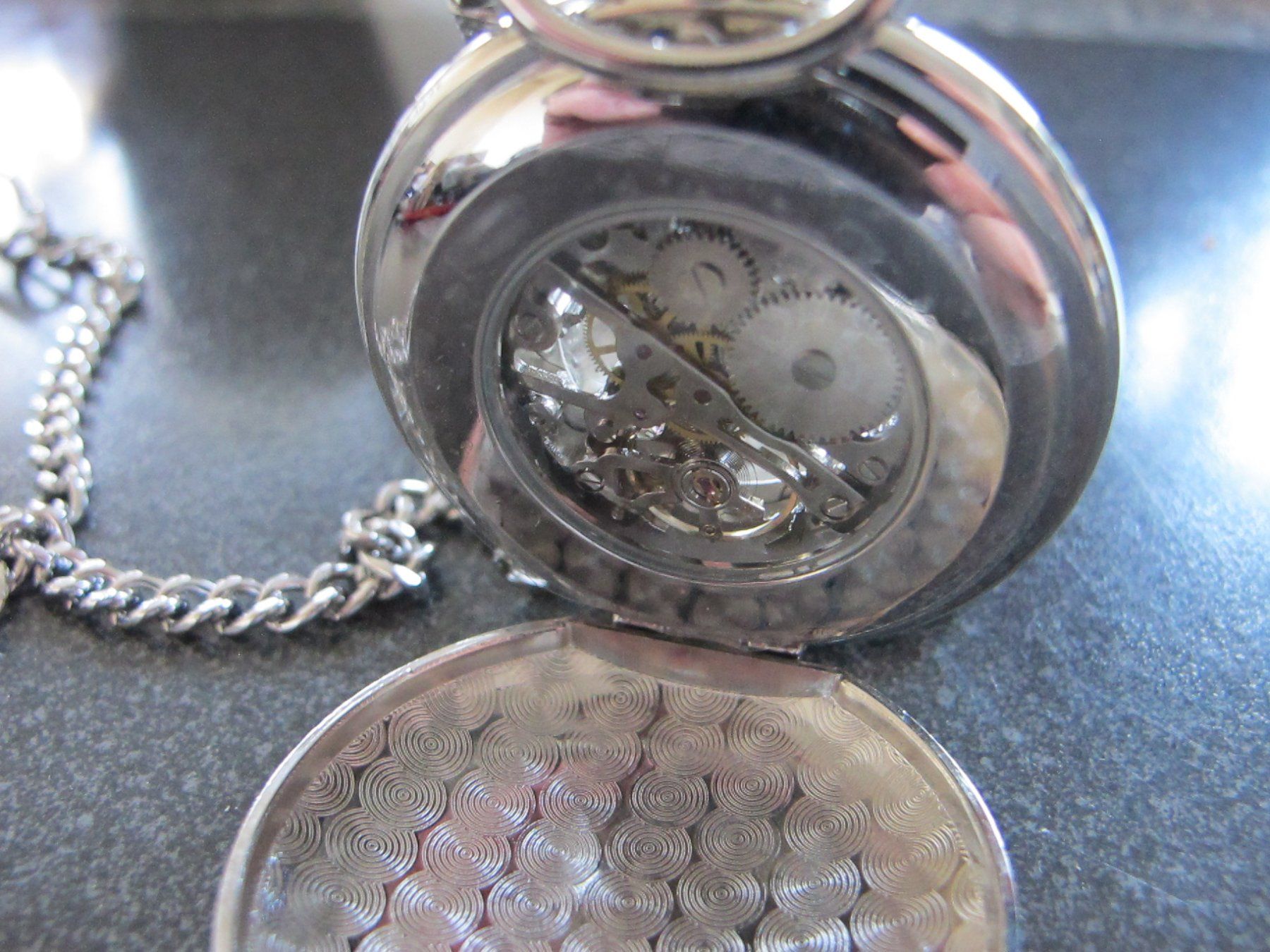 Orologi: AKTION Silberfarbene Skeleton Skelet Taschenuhr – Nuovo (secondo la descrizione) da Schwanden GL venduto da UHRKNALL 2