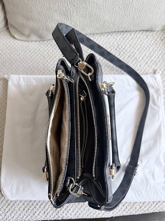 Borse da donna: Guess Handtasche Schwarz  – Usato da Sennwald venduto da Cloe_M98 2