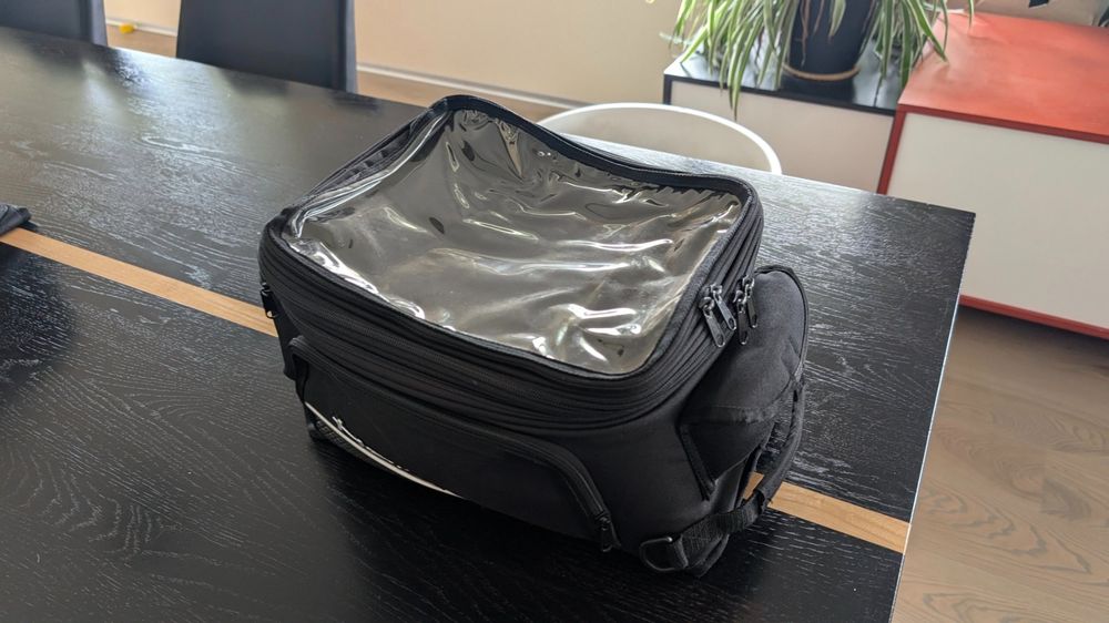 Sacs: Praktischer Motorrad Tankrucksack – D'occasion à Tegerfelden par CasaKaufmann