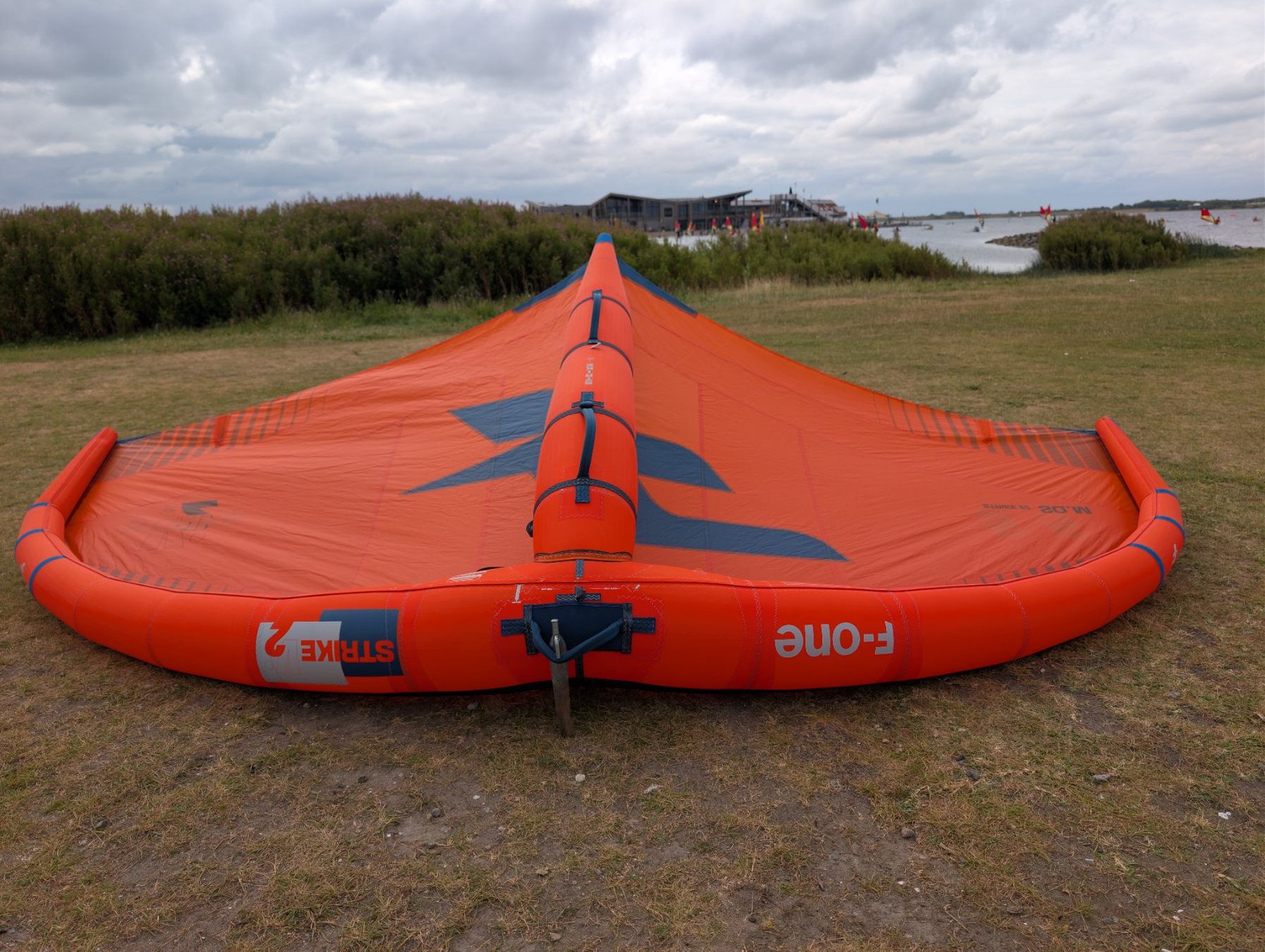 Aquilone: F-One Wing Strike V2 ( Flame / Abyss | 5.5 M² ) – Usato da Klosters Dorf venduto da Tom_Kite 3