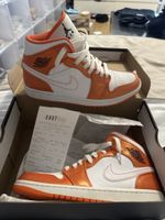 Baskets Nike Air Jordan 1 Mid SE orange blanc taille 40.5