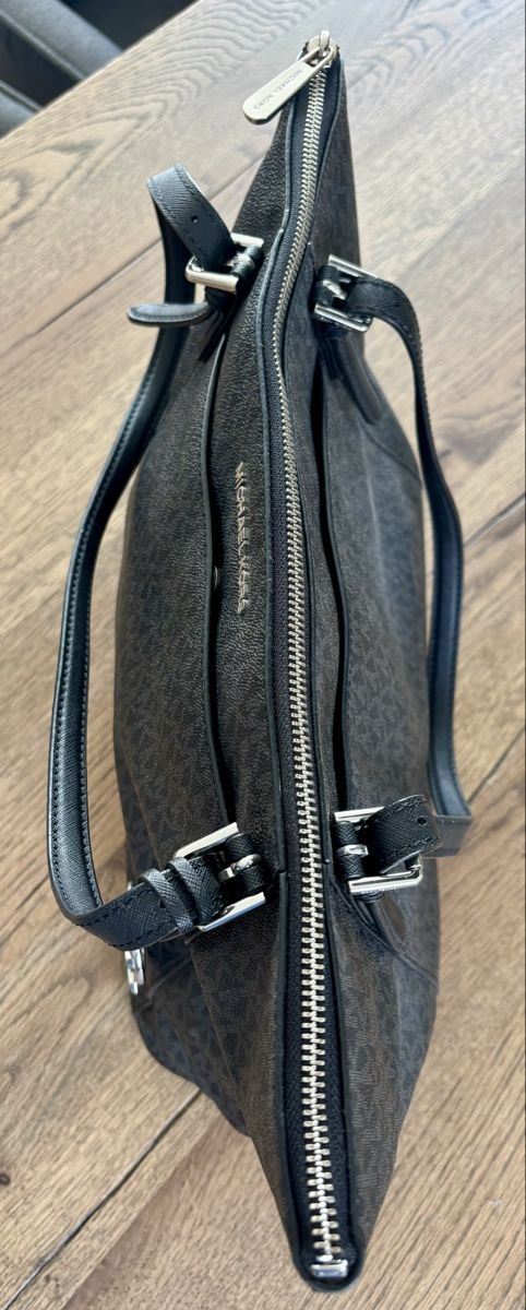Michael Kors Taschen für Damen: schöne originale Handtasche mit Geldbörse Michael Kors – Gebraucht aus Ebikon von SvenKauschus 1