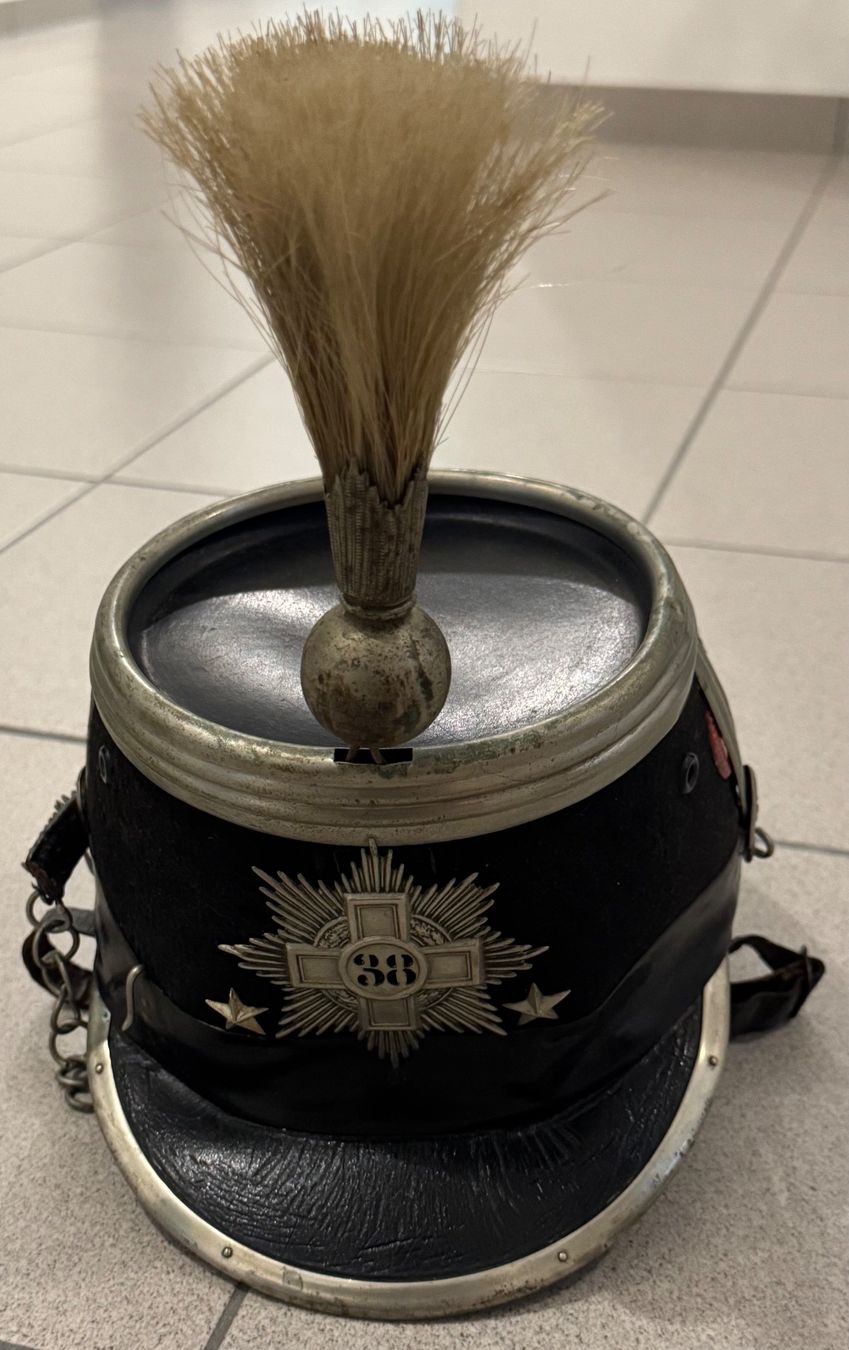 Schweizer Armee Uniformi & Effetti personali: Original Schweizer Dragonerhelm Kavallerie M1918 – Usato da Bremgarten AG venduto da Schussi