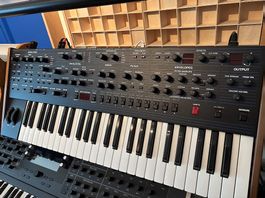 Sequential OB-6 Synthesizer mit Decksaver