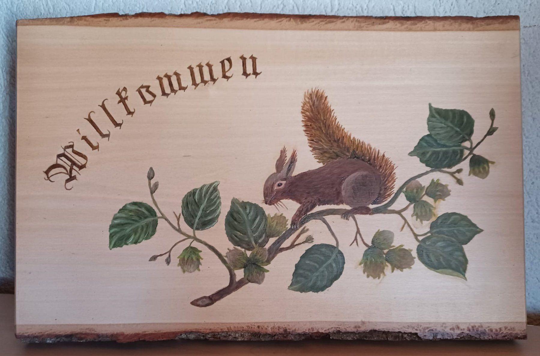Foto & Immagini: Holzschild "Willkommen" mit Eichhörnchen - Handbemalt! – Nuovo e nell'imballaggio originale da Schwarzenegg venduto da istegmann