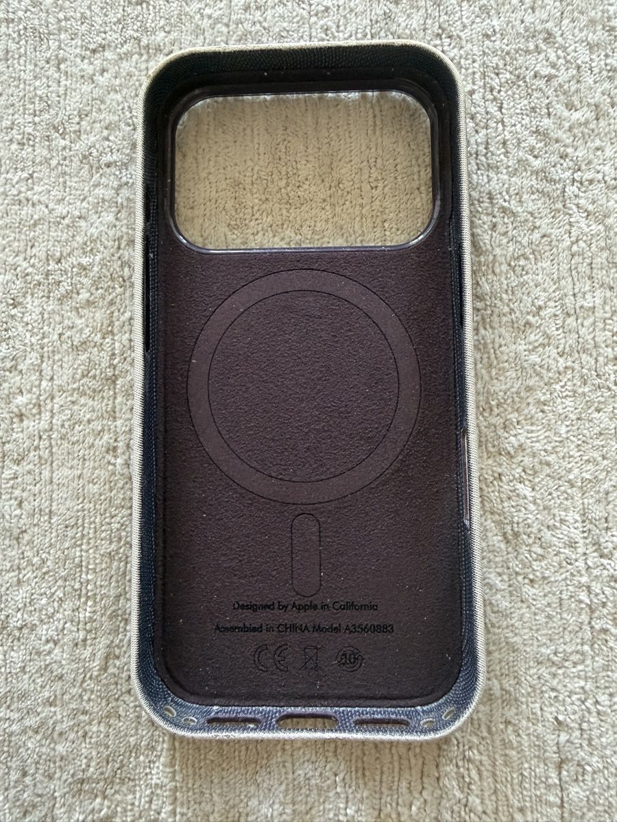 Cover & Protezioni schermo: Coque pour Apple iPhone 17 Pro - bordeaux – Usato da Lausanne venduto da Stephaniesdressing