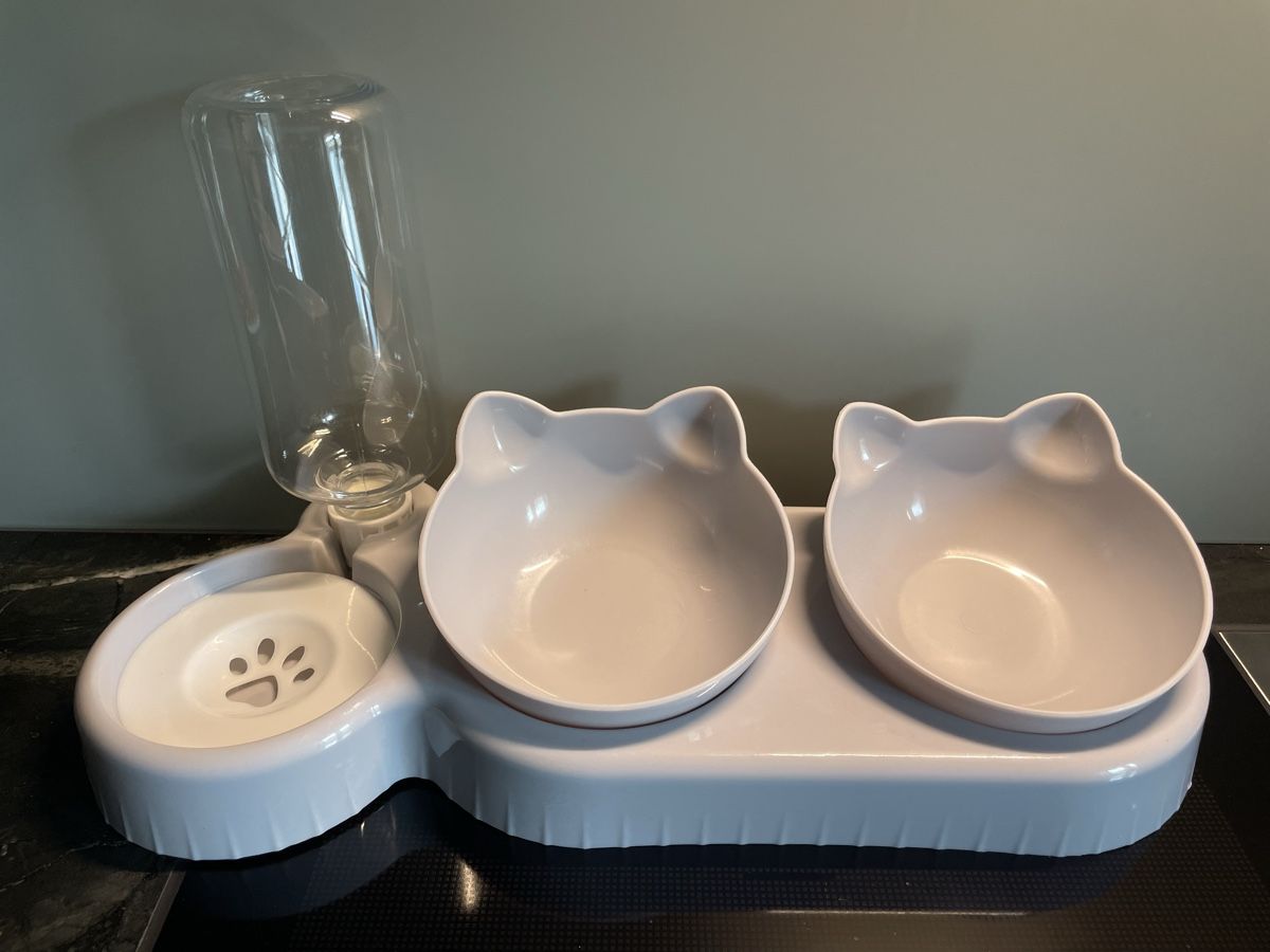 Ciotole: Katzennapf mit Wasserdispenser, Neuwertig! – Nuovo (secondo la descrizione) da Basel venduto da Gundeli-25