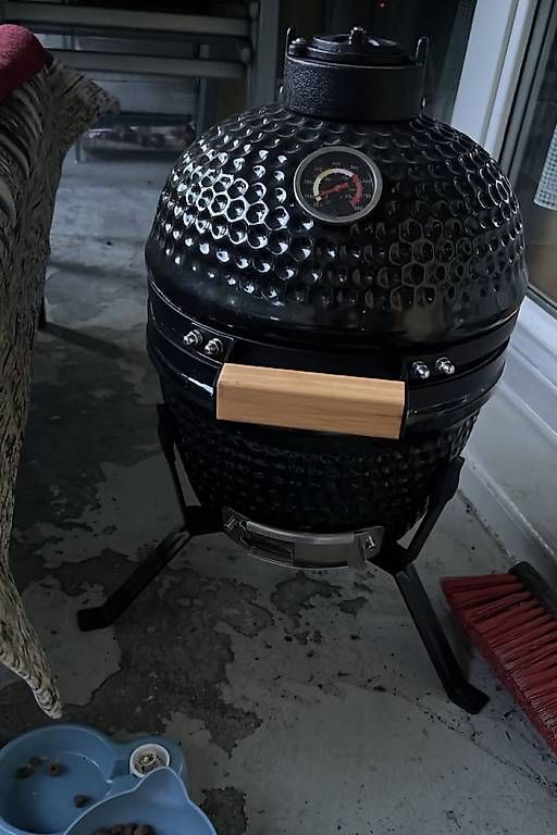 Grills: Kamado Keramikgrill mit Pizzastein – Gebraucht aus Ebikon von yas_8zmn 1