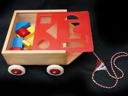 Spielzeug Formenwagen aus Holz