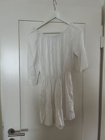 Weisser Sommer Jumpsuit Gr. S Off-Shoulder, brandy melville