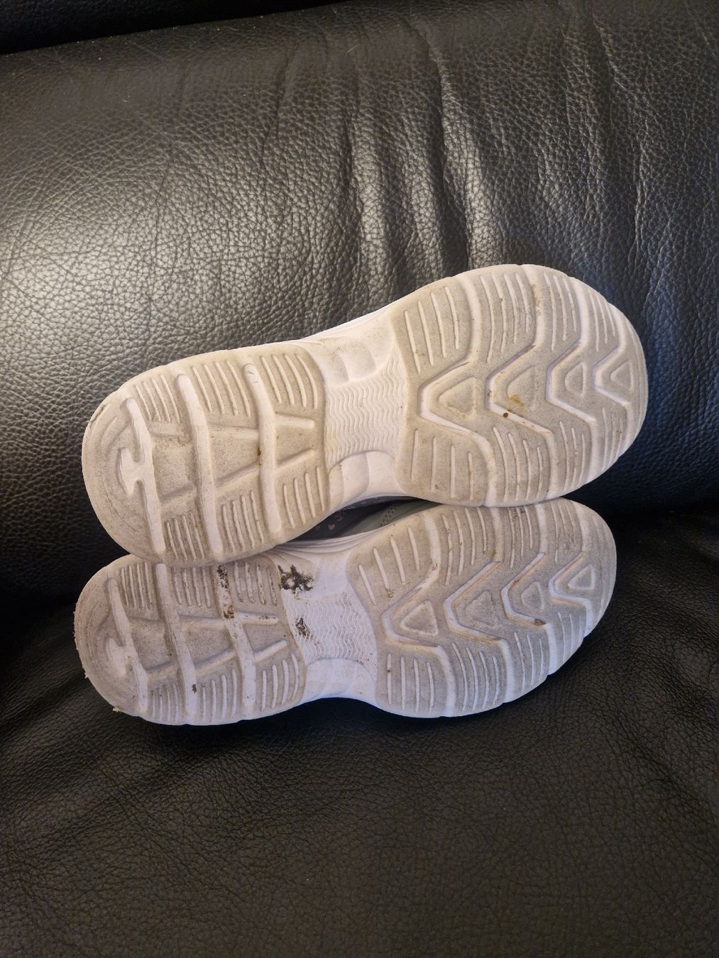Scarpe per ragazzi: Baskets chaussure enfant grises Taille 33 – Usato da Penthaz venduto da Sosotroc 2