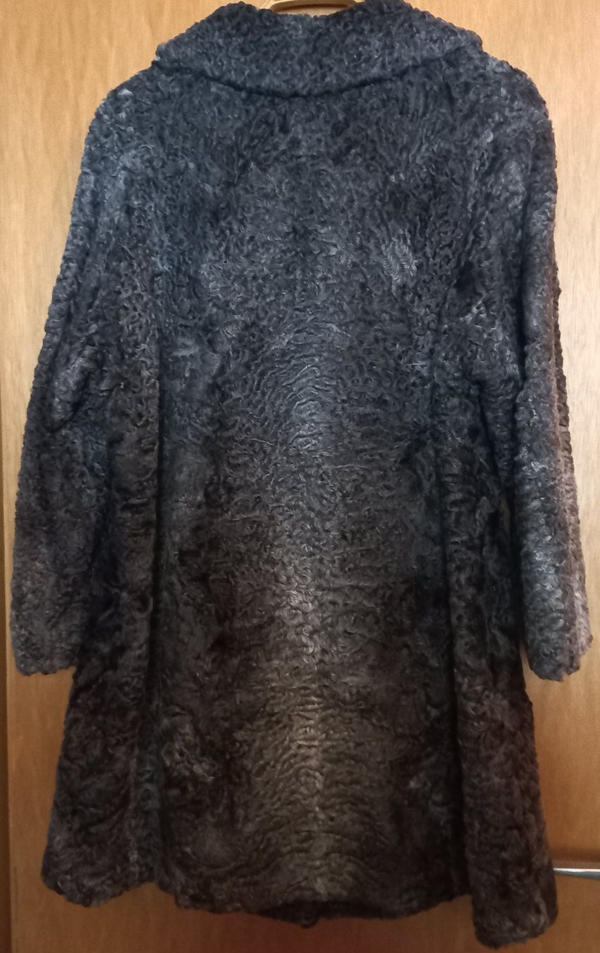 Cappotti: Graue Persianer Mantel  Gr.38 – Usato da emmetten venduto da Ladys4 1