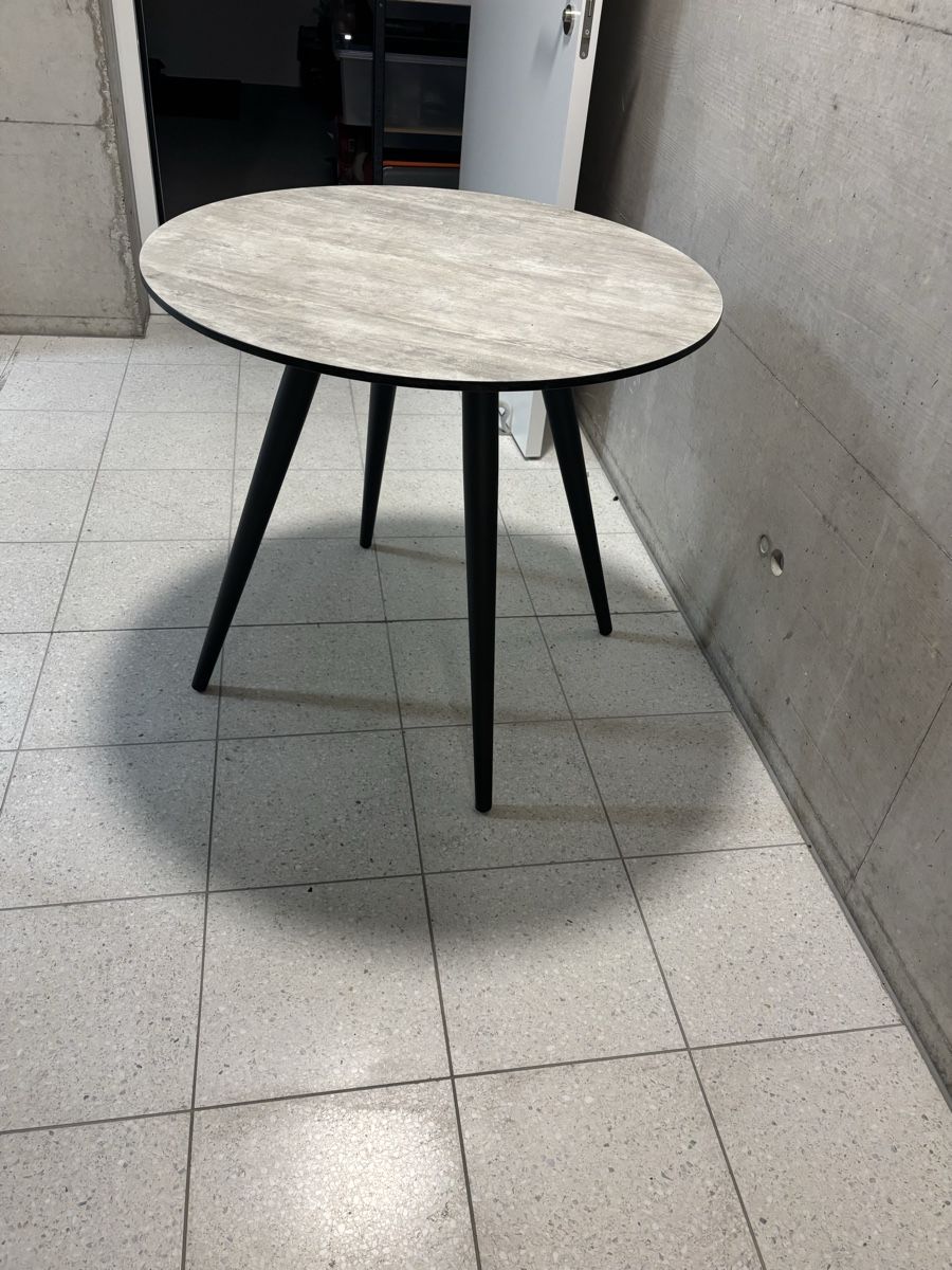 Hunn Tables: Runder Tisch mit 3 Beinen neuwertig – D'occasion à Therwil par noemi2002 1
