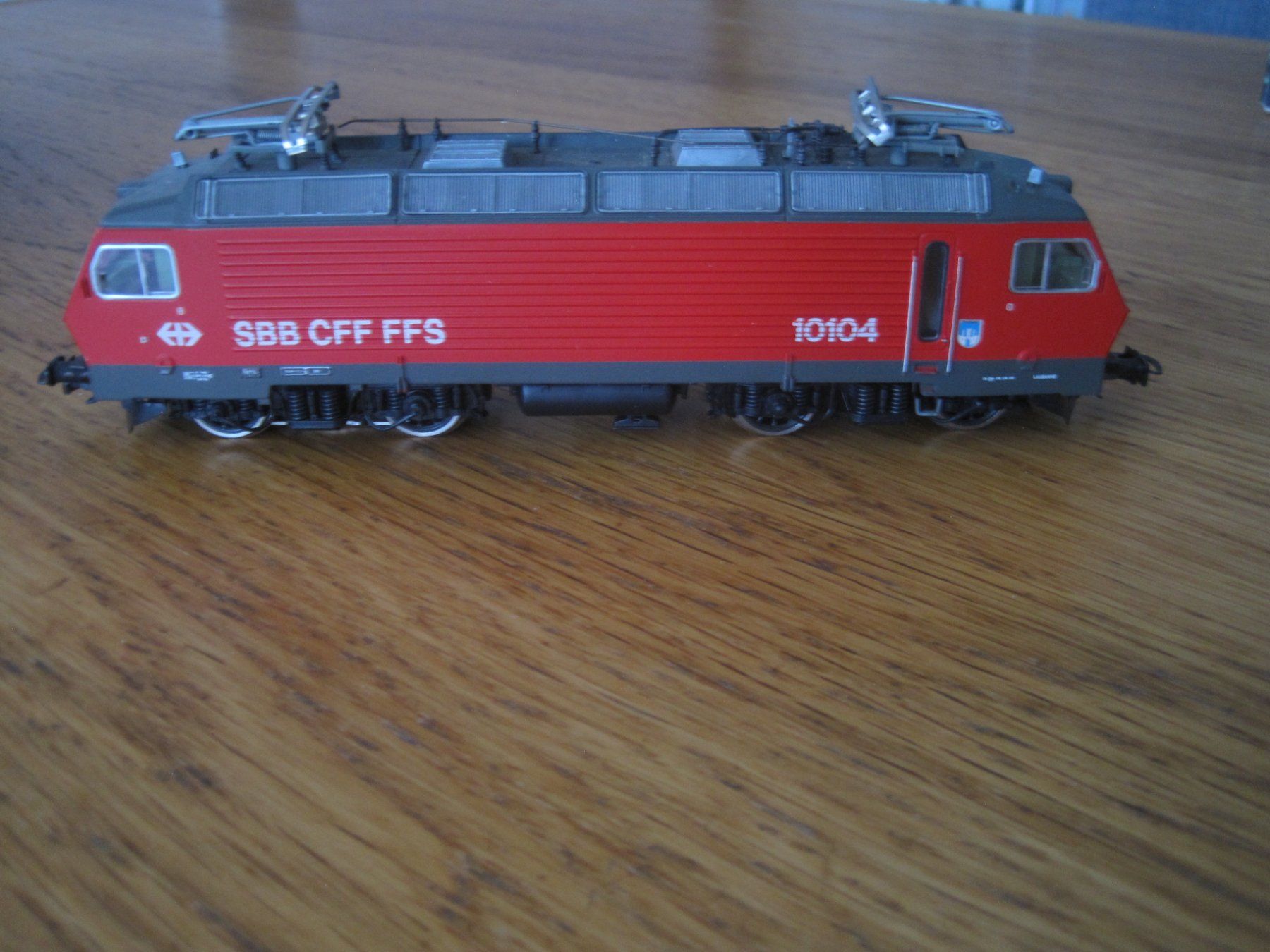 Roco Modelleisenbahnen: LOK SBB CFF Roco Rot Wechselstrom 10104 – Gebraucht aus Gossau SG von Noryflory 1