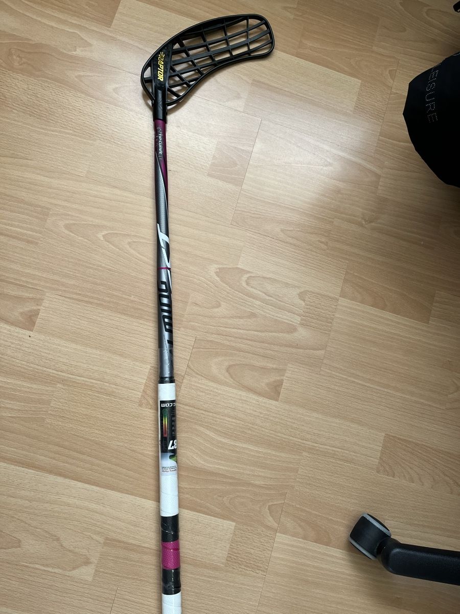 Unihockey: Salming Kickzone 87 cm, rechts, neu. – Nuovo e nell'imballaggio originale da Aarau Rohr venduto da Sheeno