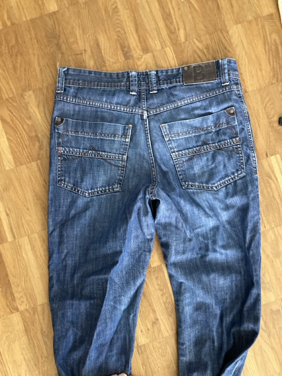 Lotti di vestiti: Kleiderpaket Gr. 32 Shorts und Jeans – Usato da Männedorf venduto da Larimar4 2