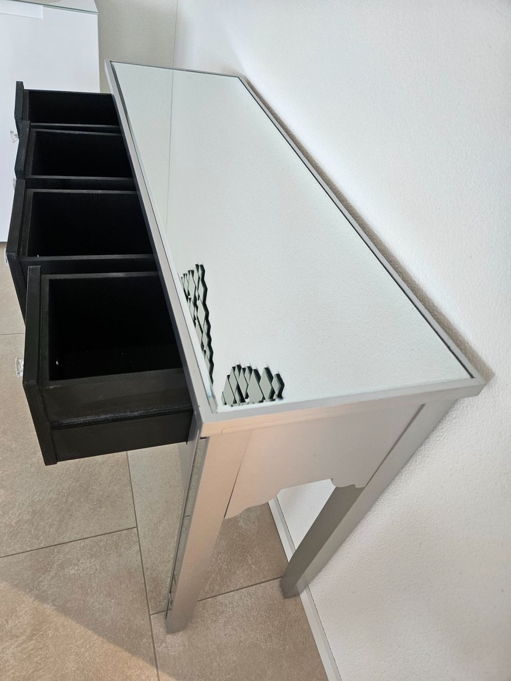 Commodes: Spiegel-Kommode mit 4 Schubladen – D'occasion à Adlikon b.Regensdorf par RENLAU 3