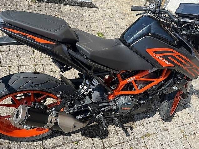 Schöne KTM Duke 125er 2