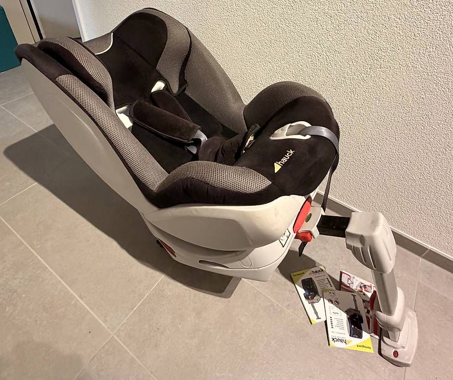 Seggiolini per auto: Hauck Variogard, Isofix-Station, Reboarder – Usato da Riehen venduto da 2snow2