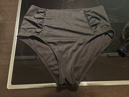 Hochgeschnittene Bikinihose schwarz Gr. 42
