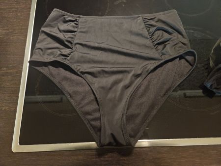 Hochgeschnittene Bikinihose schwarz Gr. 42