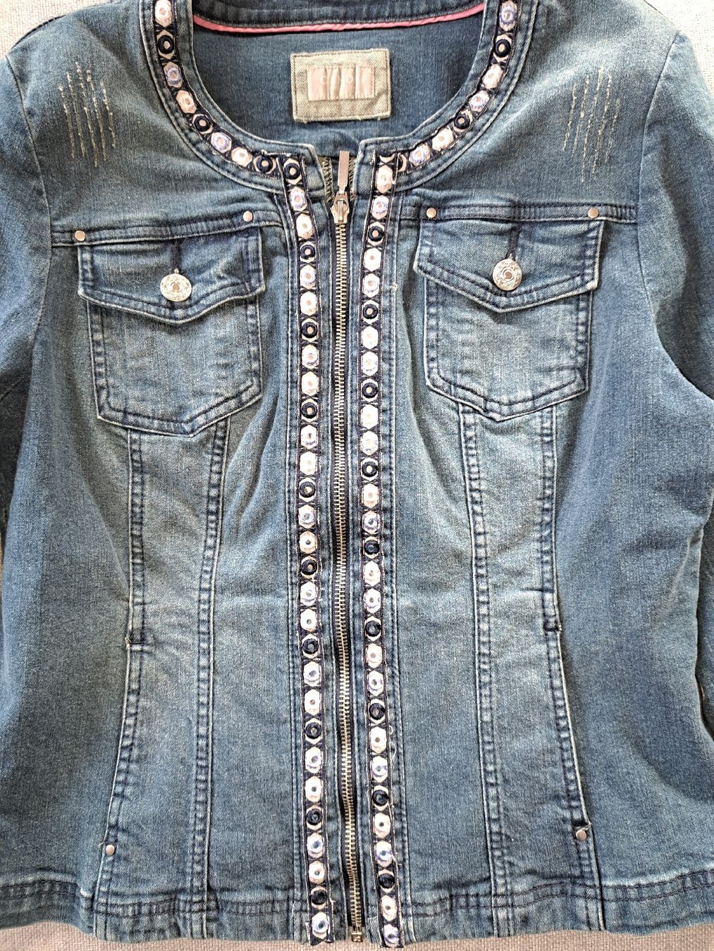 C&A Giacche: CANDA Jeansjacke Gr. 40 mit Stickerei – Nuovo (secondo la descrizione) da Triesenberg venduto da Anastasia26 1