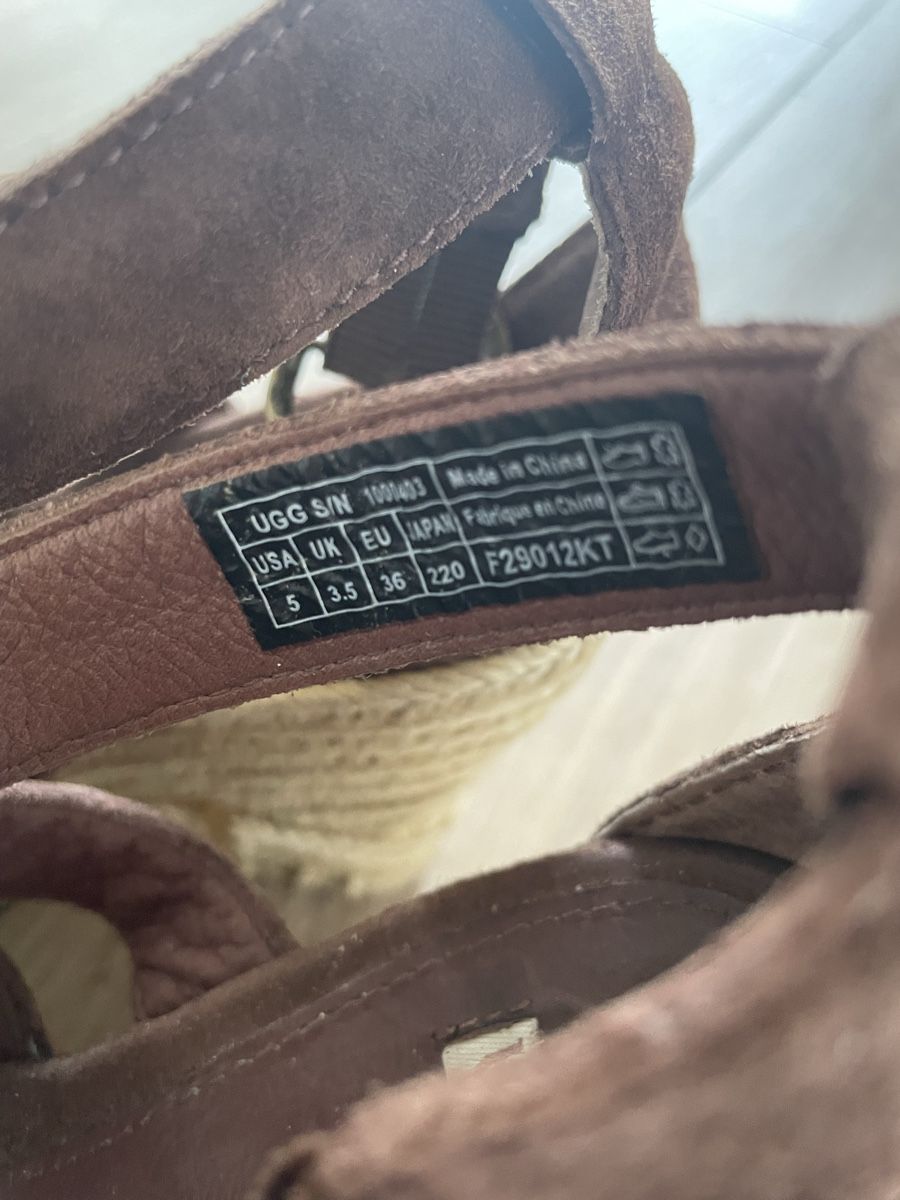 Ugg Chaussures femmes: Keilsandaletten von Ugg – D'occasion à Horw par Spi8992 5