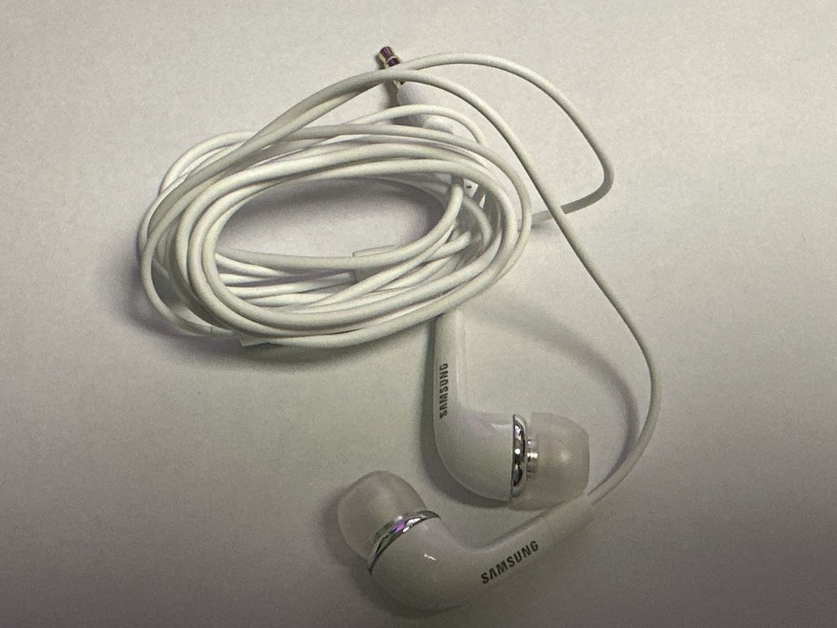 Samsung Kopfhörer: Samsung In-Ear Kopfhoerer weiss neu – Neu (gemäss Beschreibung) aus Horw von yvesmarc