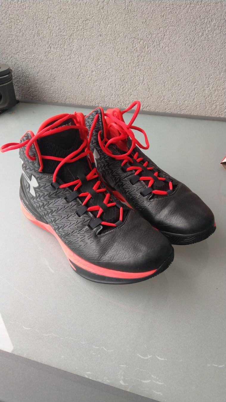 Under Armour Scarpe da uomo: Basket Under Armour T47, état parfait – Usato da Neyruz FR venduto da Akaraion-KFT 1