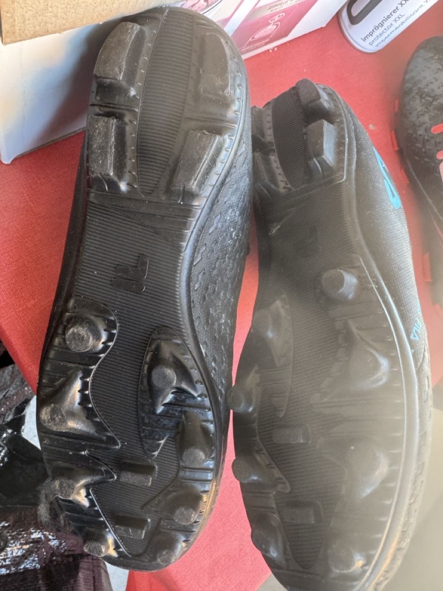 Fila Schuhe für Jungen: Fussballschuhe FILA – Gebraucht aus Pfäffikon SZ von Mampf4 1