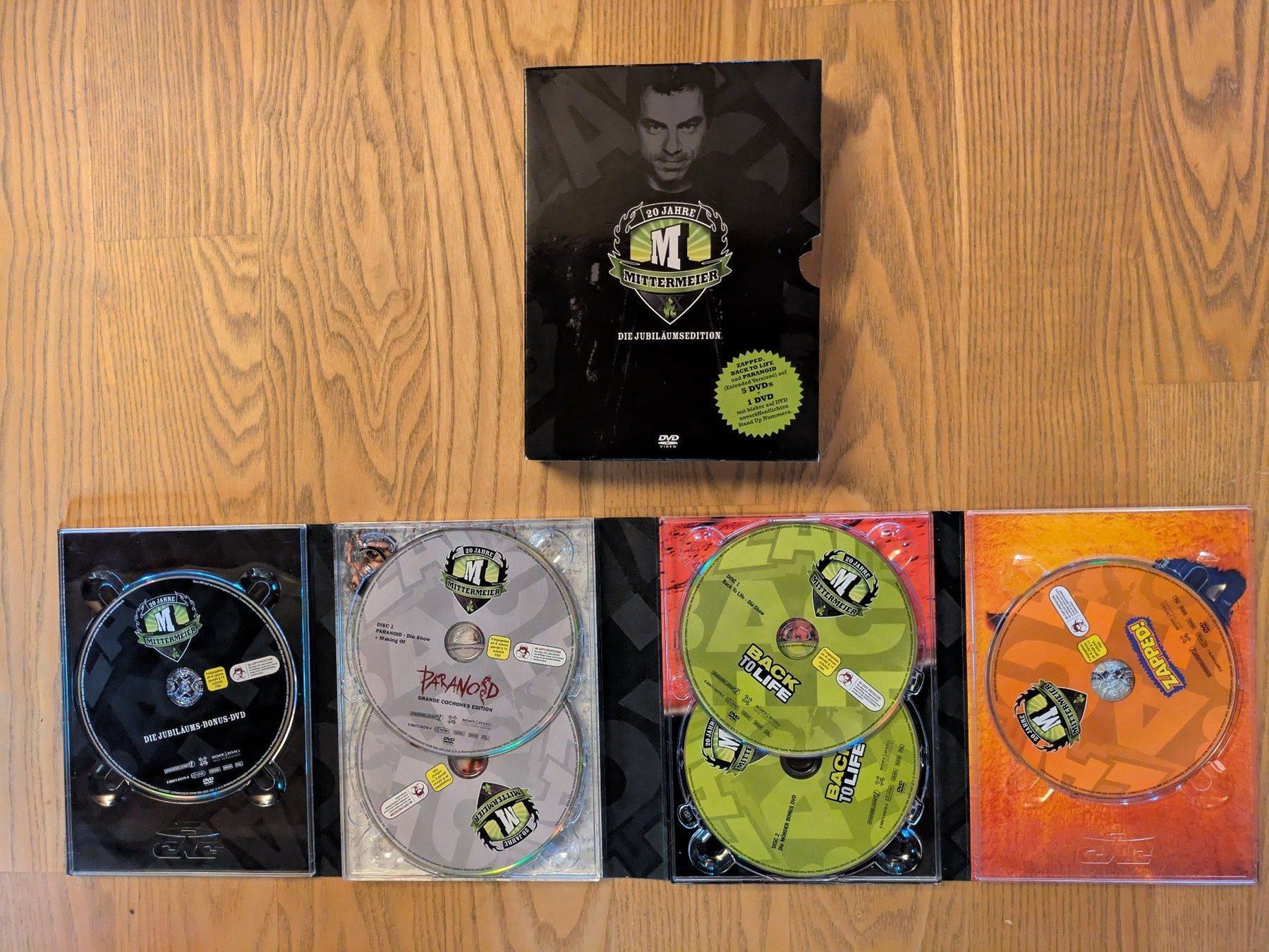 Tutti i DVDs: Michael Mittermeier - 20 Jahre Jubiläum-Edition, 6 DVDs – Usato da Männedorf venduto da Pacer19 2