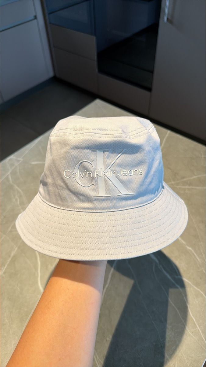 Calvin Klein Copricapi, berretti & cappellini: Neu Calvin Klein Jeans Bucket Hat – Nuovo (secondo la descrizione) da Kappel SO venduto da Janni07