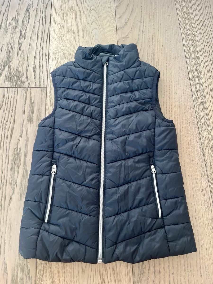 Altro abbigliamento per bambino: Schwarze Jungenweste, Größe 134 – Usato da Arbedo venduto da Greg2hand