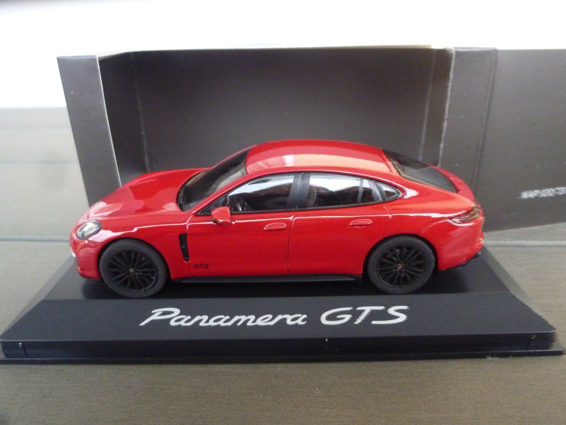Minichamps Modellini d'auto: Porsche Panamera GTS – Nuovo e nell'imballaggio originale da Flawil venduto da Imperiosud 1