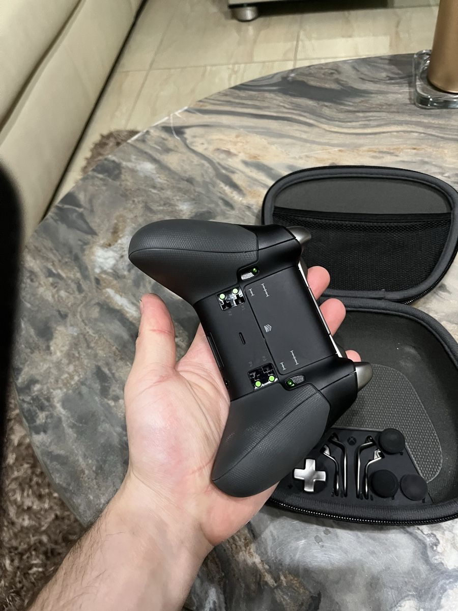 Microsoft Console: Manette Xbox Elite Serie + Mallette. – Usato da Genève venduto da Beyond-Time-Geneve 1