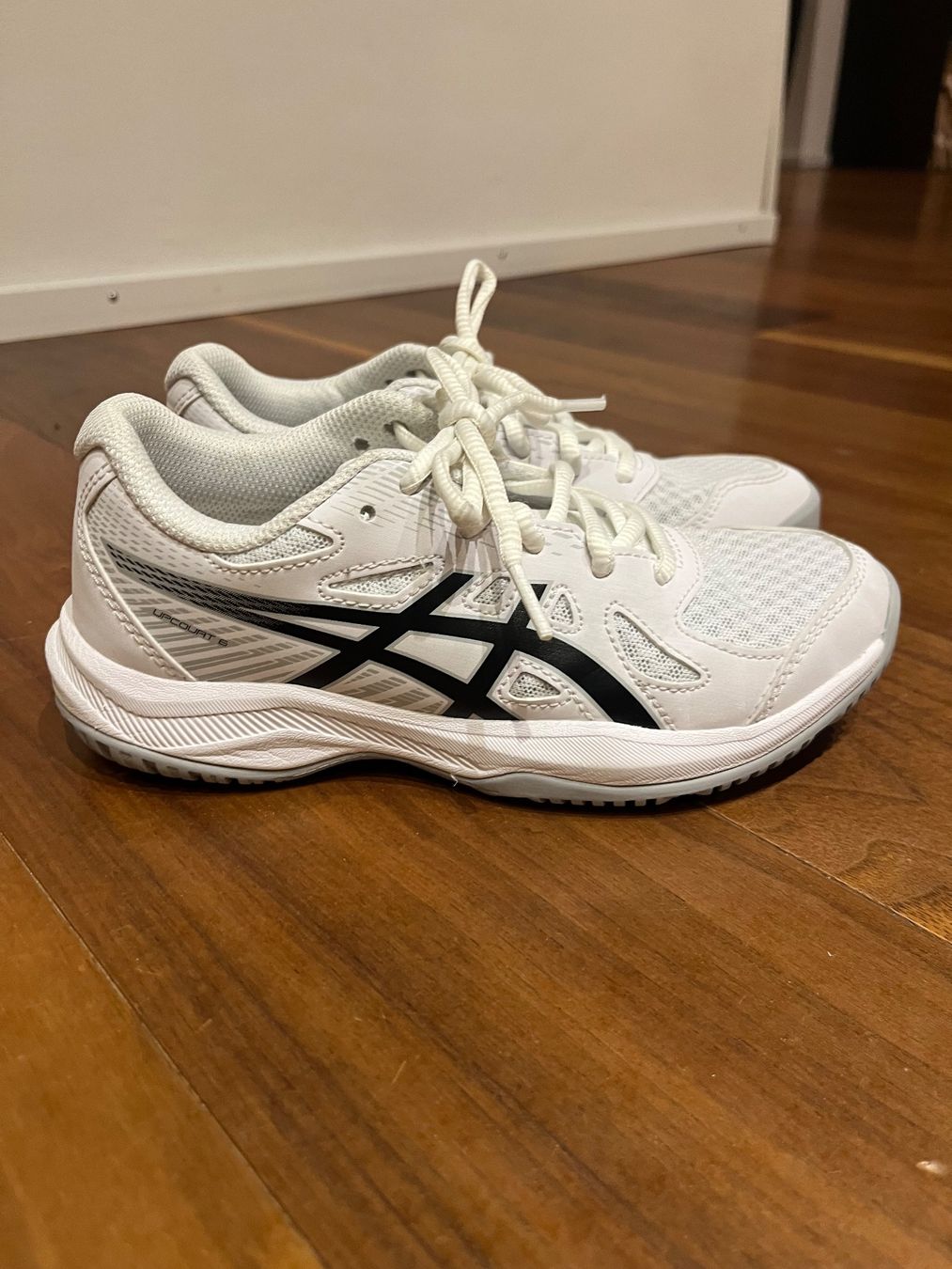 Scarpe per ragazze: Asic Hallenschuh Gr. 33.5 – Usato da Wigoltingen venduto da Pigi84