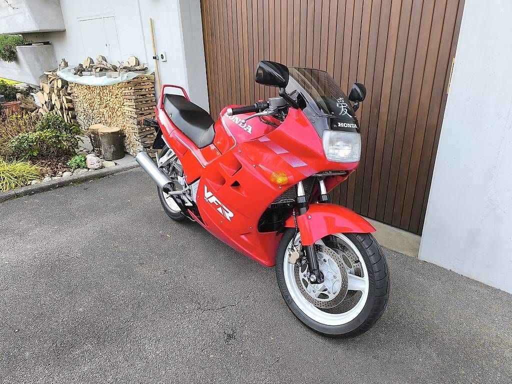 Strada: VFR 750F  RC24 – Usato da Oberkirch LU venduto da japansoul 2