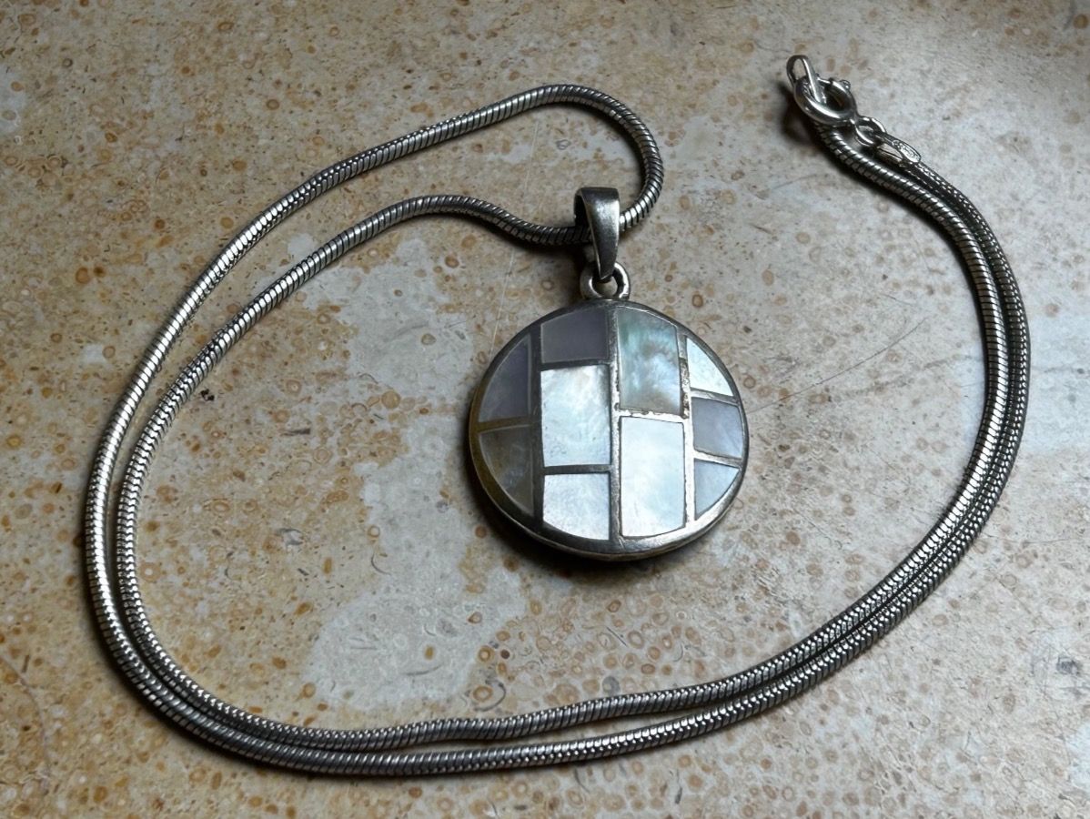 Ciondoli: Schlangenkette Perlmutt Anhänger 40cm – Usato da Laufen venduto da Bellebellezza 5