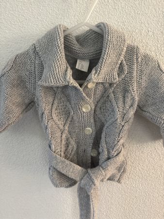 Strickjacke H&M grau Grösse 68 4-6M guter Zustand