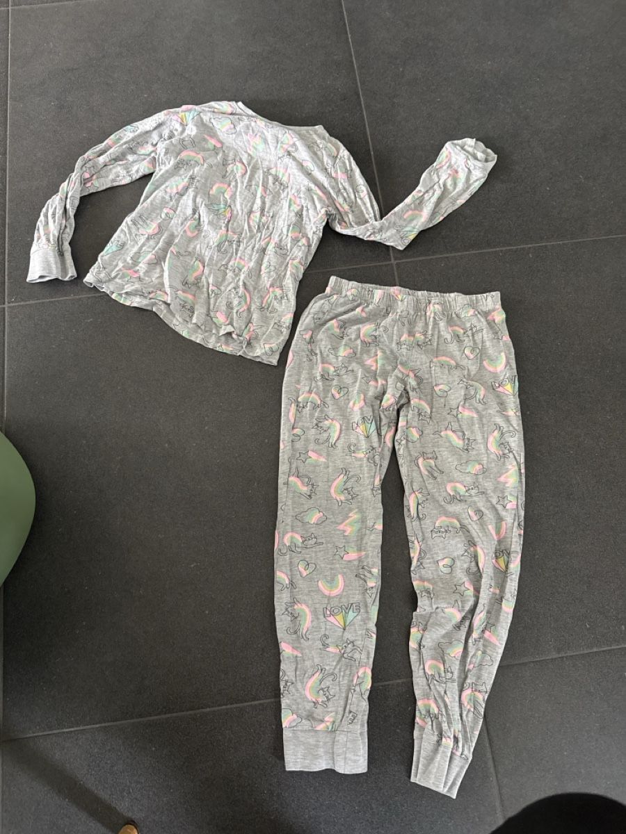 Pigiama & Simili: Pijama 140 – Usato da Buttikon SZ venduto da Kellerabteil
