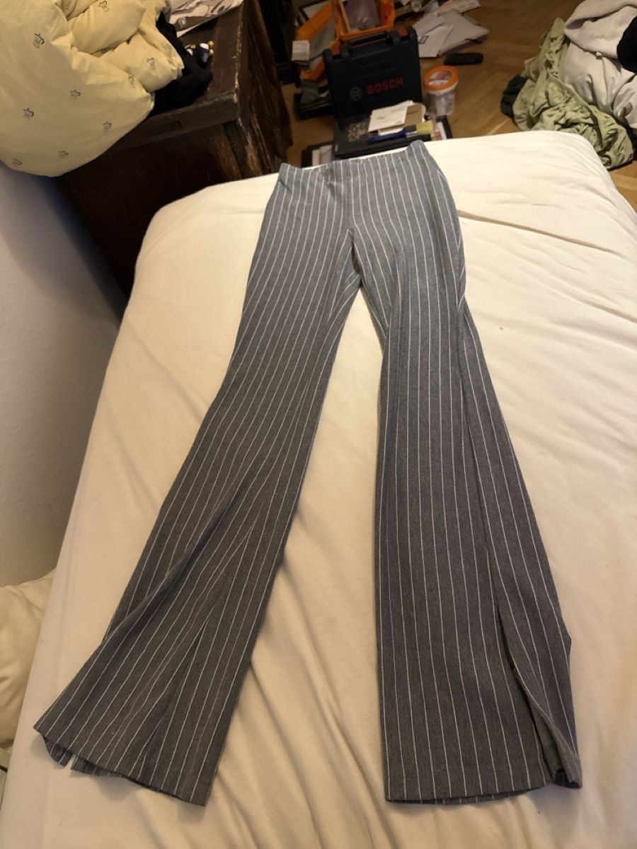 H&M Pantaloni: Bequeme Hosen Gr. 32/34 – Usato da Basel venduto da Xeno_96