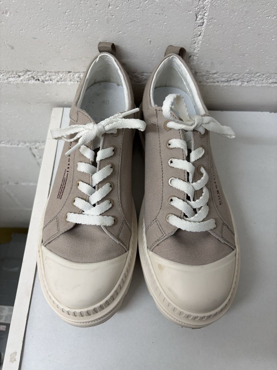 Bugatti Scarpe da donna: Bugatti Sneakers beige Grösse 40 Canvas Schnürschuhe – Usato da Thun venduto da jeff070